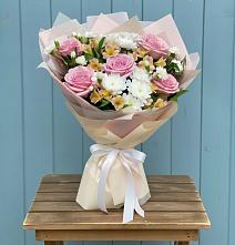 Букет цветов из:  Гвоздики, Орхидеи и Розы в Майне