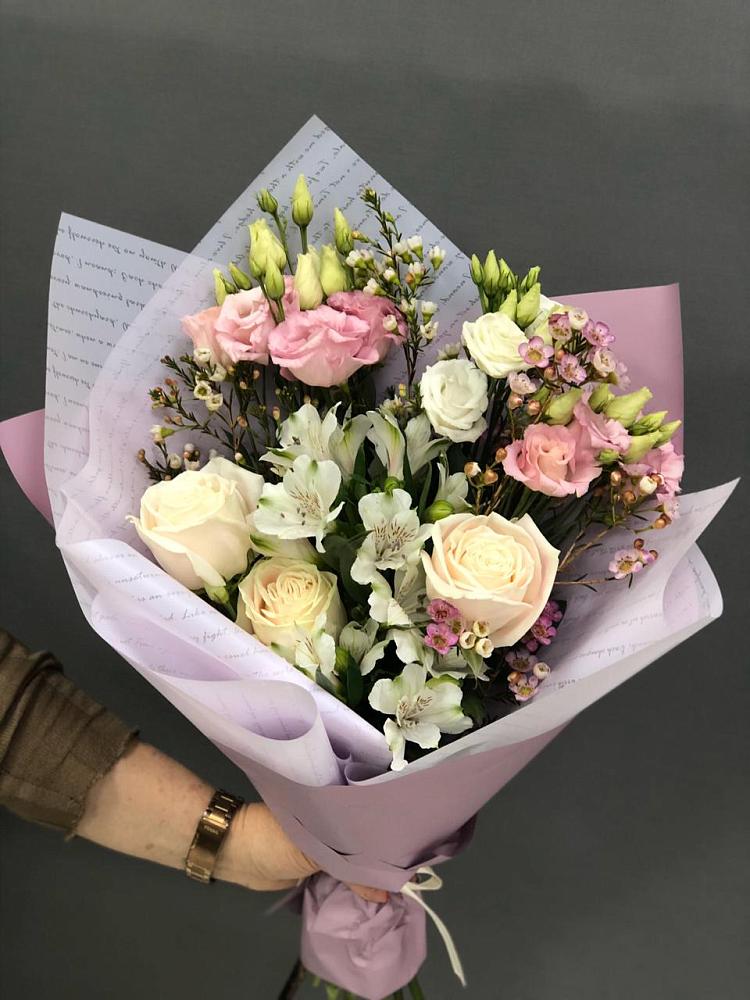 Букет цветов из: Альстромерии, Розы и Лизиантусы в Майне