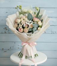 Букет цветов из:  Розы и Лизиантусы в Майне