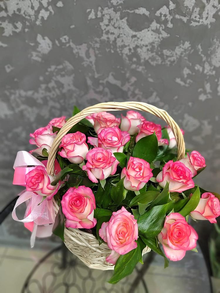 Цветочная композиция из Розы в корзине в Майне