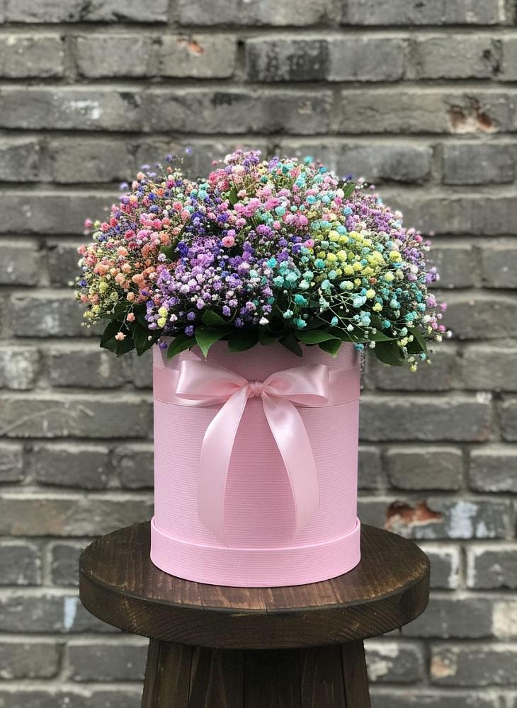 Цветочная композиция из Гипсофила и Розы в шляпной коробке в Майне