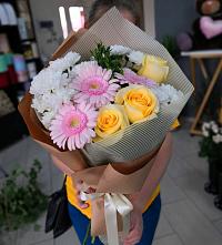 Букет цветов из:  Герберы, Розы и Хризантемы в Майне
