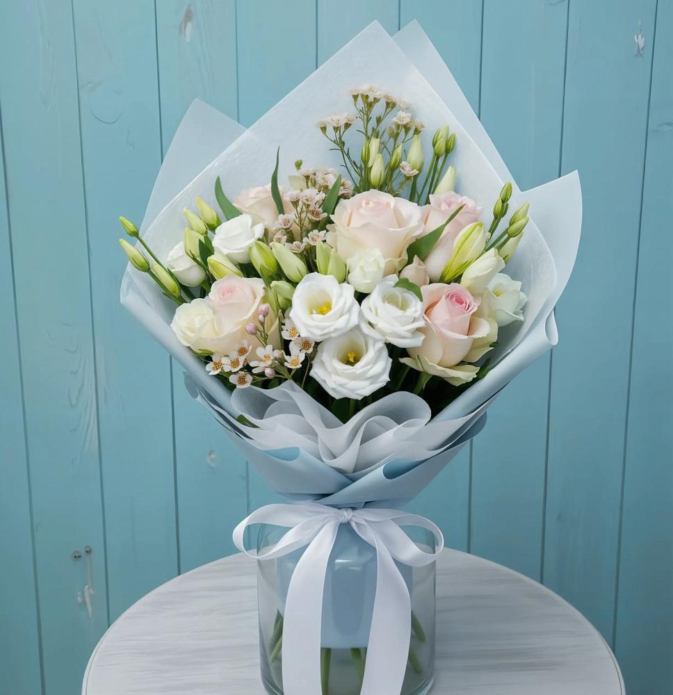 Букет цветов из: Розы и Лизиантусы в Майне