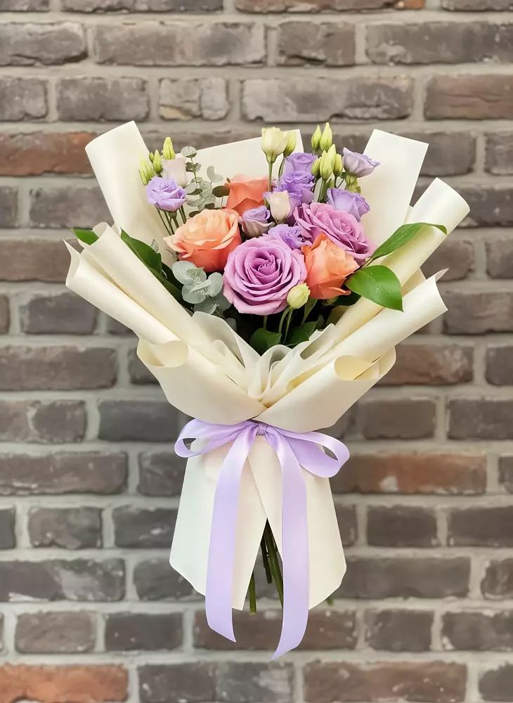 Букет цветов из: Лизиантусы и Розы в Майне