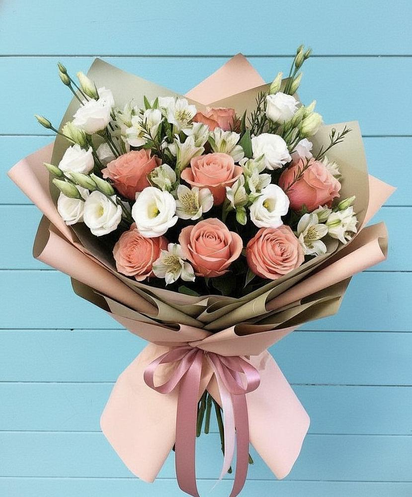 Букет цветов из: Розы, Альстромерии и Лизиантусы в Майне