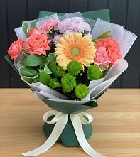 Букет цветов из:  Гвоздики, Розы, Герберы и Хризантемы в Майне