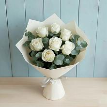 Букет Белые розы в Эвкалипте в Майне