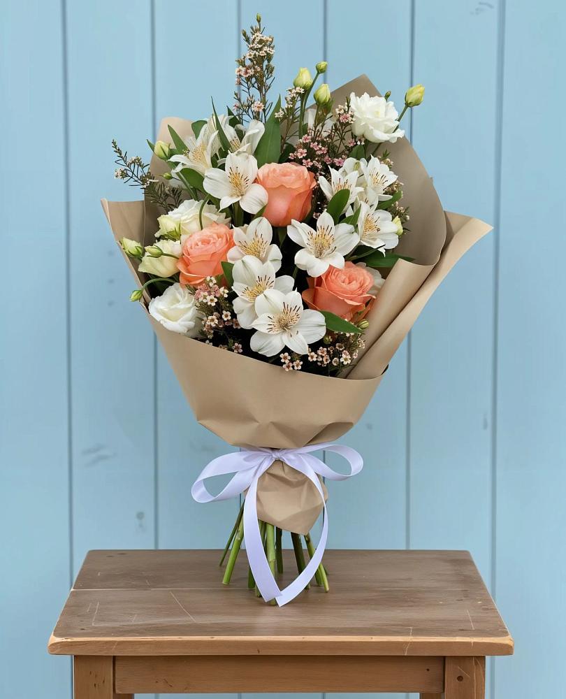 Букет цветов из: Альстромерии, Лизиантусы, Розы и Хризантемы в Майне