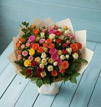Букет Микс из разноцветных кустовых роз в Майне