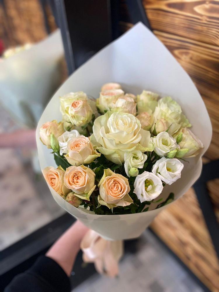 Букет цветов из: Розы и Лизиантусы в Майне